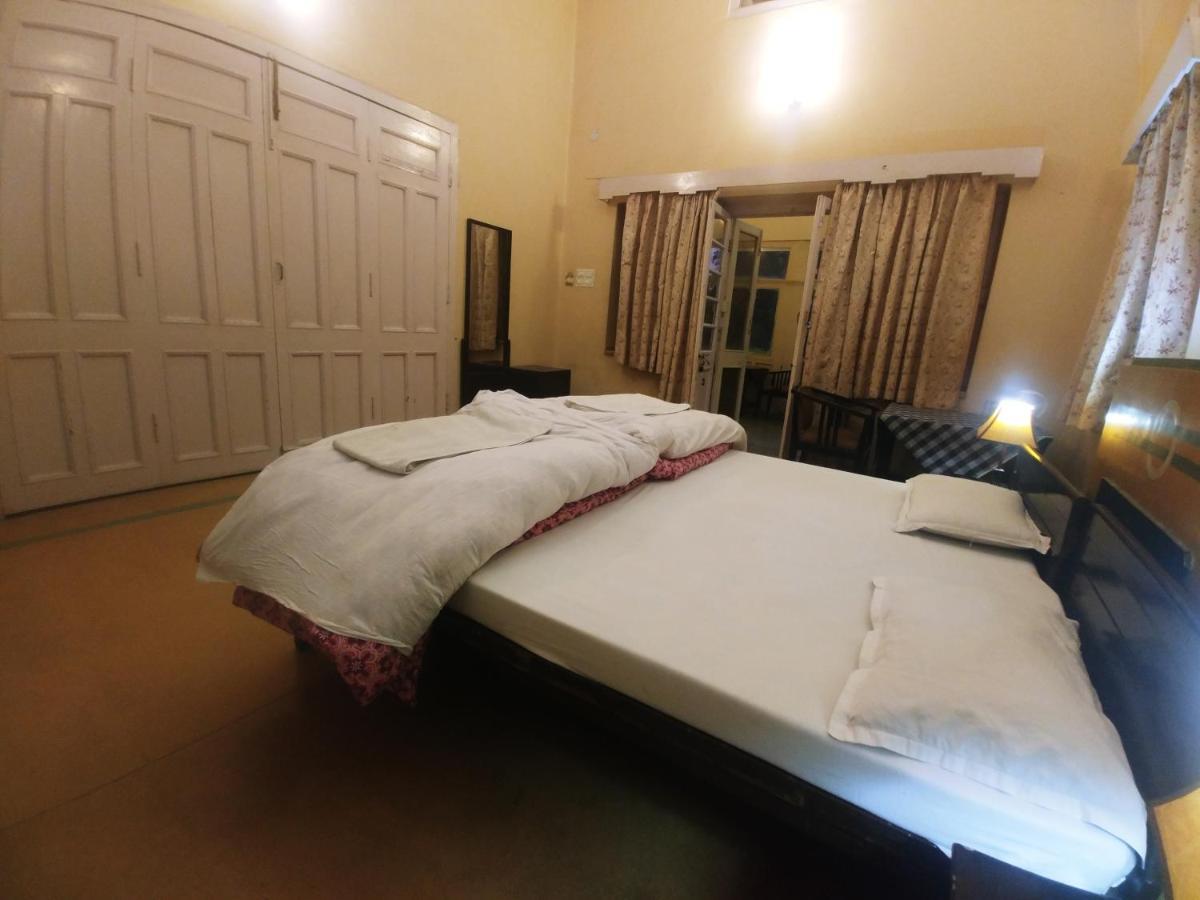 Hotel White House Dehradun Exterior foto
