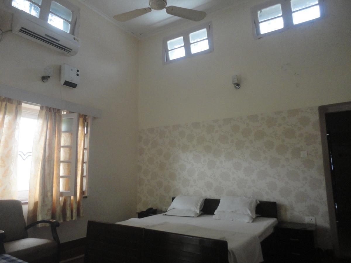 Hotel White House Dehradun Exterior foto